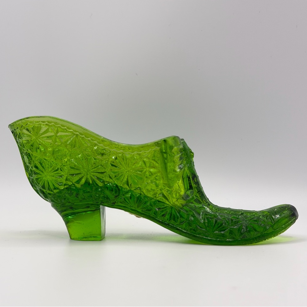 Kanawha Glass Green Daisy + Button Bow Victorian Style Shoe - Vintage - Sticker